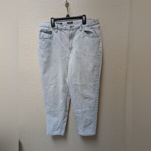 Light Wash distressed Wild Fable High-rise Tapered Jeans.Size 14